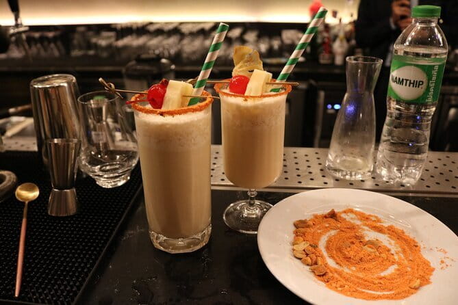 Cocktail Academy in Bangkok - Starting with the basics: shake, stir, and layer