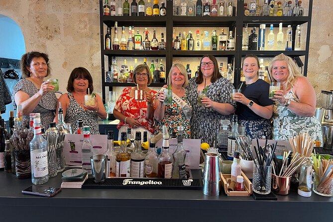 Cocktail course Mallorca - Making the most of the harbour-side setting