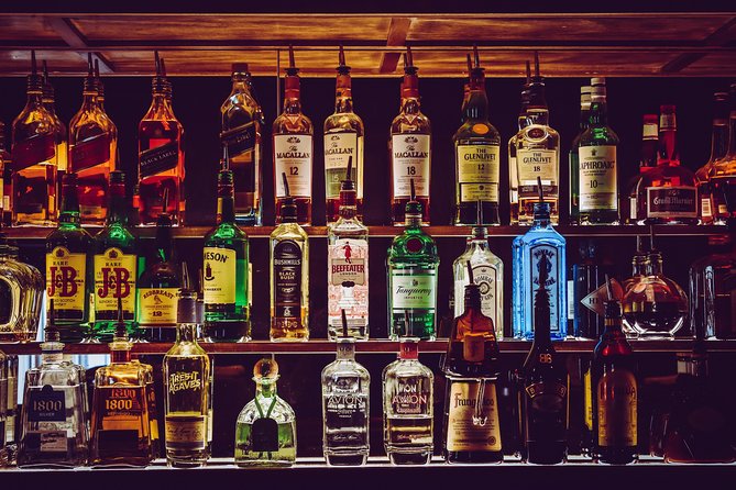 Delhi: Pub Crawl (3 Hours Guided Bar Hopping Tour) - Three pubs, three drinks, and one point to clarify