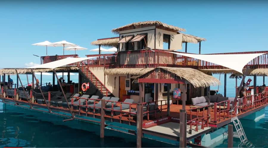 Denarau: Seventh Heaven Floating Bar Day Trip - Why the crew matters so much