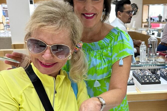 Diamonds and Cocktails a Shopping Experience in Grand Cayman - The private format is useful on a cruise day
