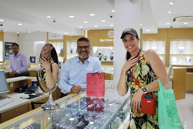 Diamonds and Cocktails a Shopping Experience in Grand Cayman - One hour of diamonds, gemstones, and watches