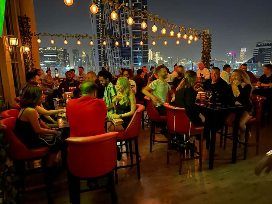 Dubai: Pub Crawl Nightlife Tour - Four venues, four different moods