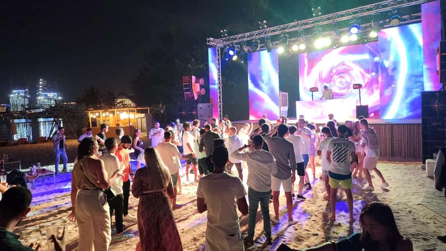 Dubai: Pub Crawl Nightlife Tour - Timing: five hours listed, late night in practice