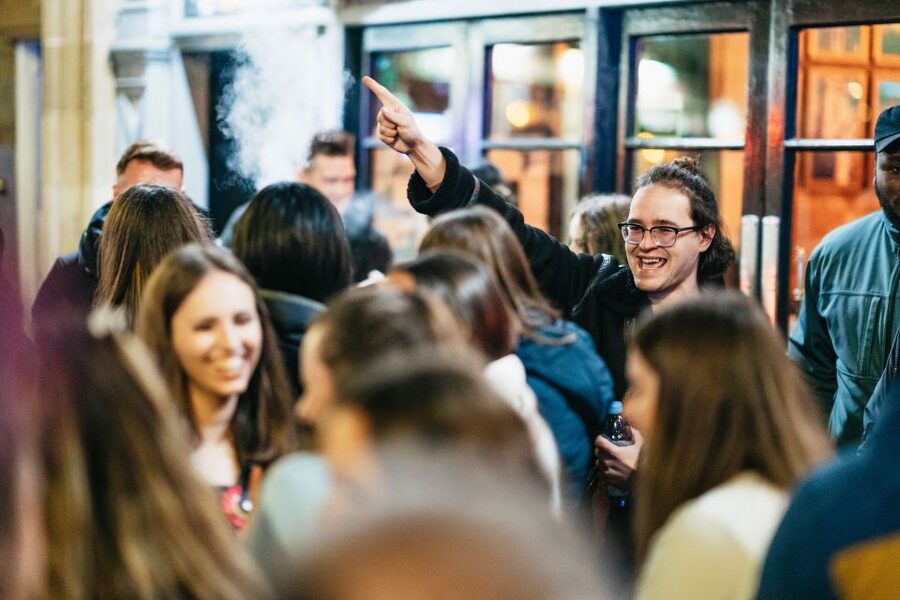 Edinburgh: 7 Bar Pub Crawl with 7 Shots & Discounts - Key points before you book
