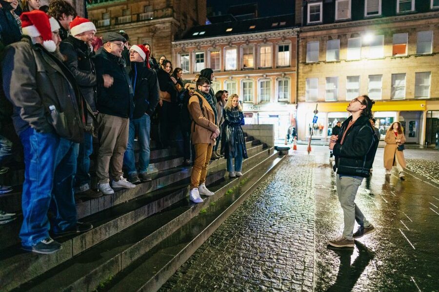 Edinburgh: 7 Bar Pub Crawl with 7 Shots & Discounts - Why this pub crawl works for a first Edinburgh night