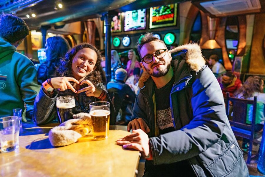 Edinburgh: 7 Bar Pub Crawl with 7 Shots & Discounts - The seven-stop route: what each part adds