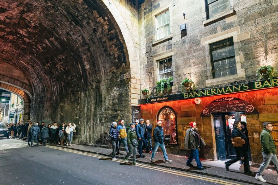 Edinburgh: 7 Bar Pub Crawl with 7 Shots & Discounts - Should you book the Edinburgh pub crawl?