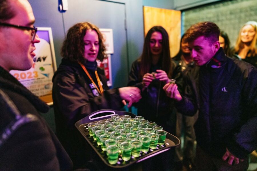 Edinburgh: 7 Bar Pub Crawl with 7 Shots & Discounts - Meeting at O’Neill’s in Hunter Square