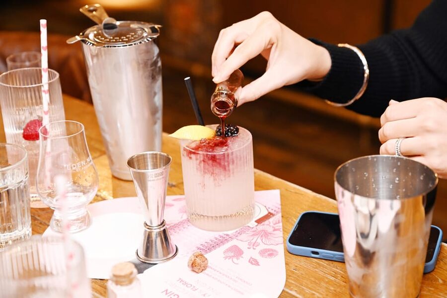 Edinburgh: Love Gin Cocktail Masterclass - What the atmosphere is really like