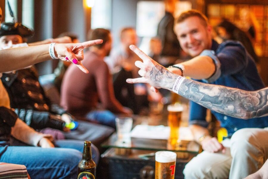 Edinburgh: The Original Pub Crawl 7 Bars 7 Shots & Discounts - The practical rules that affect your night