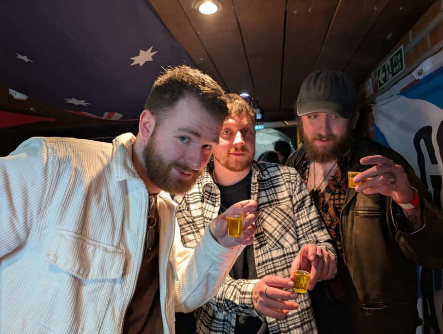 Edinburgh: Ultimate Pub Crawl Party with 7 Bars & 1 Club - Queue skipping and drink deals