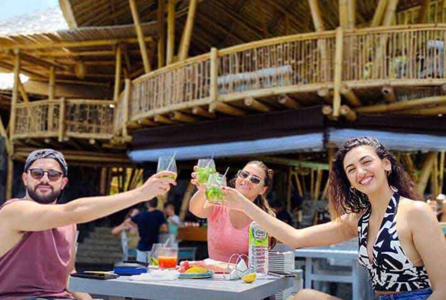 Ella Ravana Pool Club Dip & Dine+2 Free Cocktails!+Zipline - A seasonal three-course meal