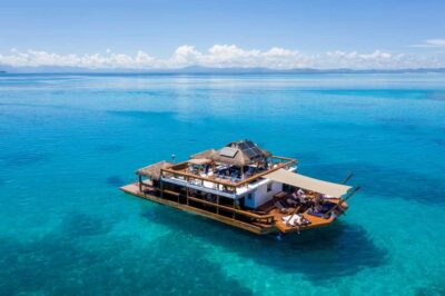 Fiji: Cloud 9 Floating Bar and Pizzeria Day Trip