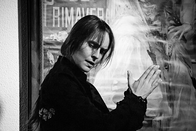 Flamenco Show in Seville at Bar and Tapas - The music, singing, and dance