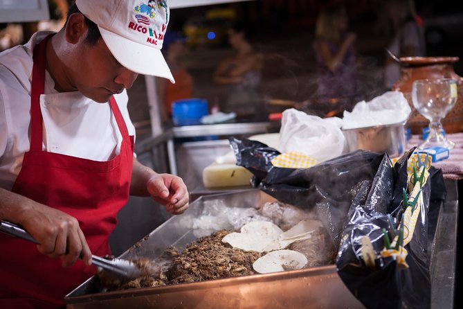 Food & Mixology Tour:Tequila,Tacos, Mezcal and Agave Cocktails - A food tour that also gives you your bearings