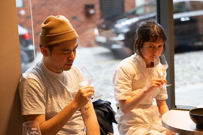 Four hour walking wine tasting tour of Manchester's best bars - A walking pace that breaks up the wine