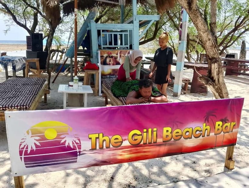 Gili Trawangan: Beach Massage with Sunset and Cocktail - The included cocktail and what it adds