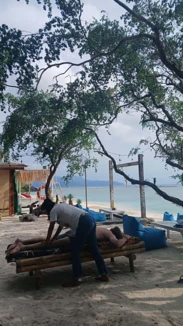Gili Trawangan: Beach Massage with Sunset and Cocktail - Who will enjoy this most?