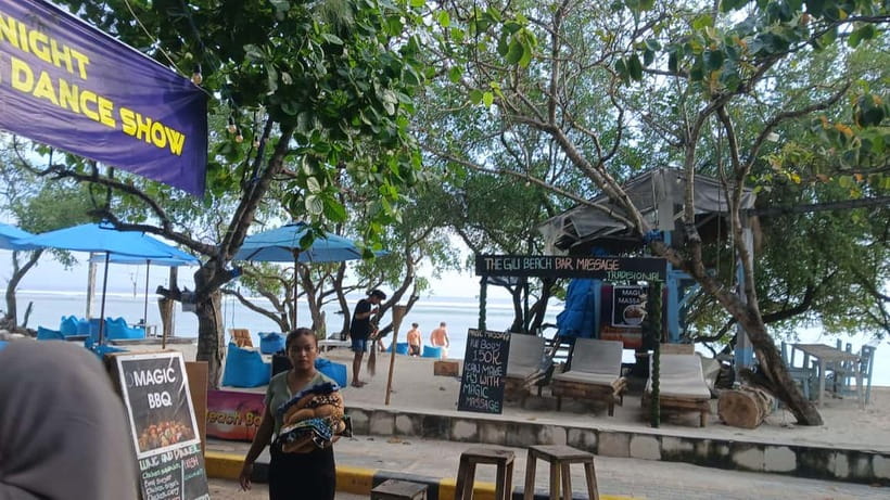 Gili Trawangan: Beach Massage with Sunset and Cocktail - Arriving at The Gili Beach Bar