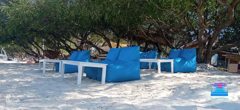 Gili Trawangan: The Beach Bar - Sunbed with Cocktail & Chill - Swimming and snorkeling from the beach