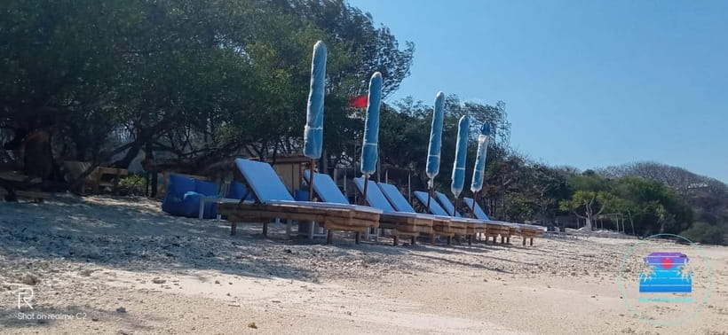 Gili Trawangan: The Beach Bar - Sunbed with Cocktail & Chill - Practical tips for a smoother visit