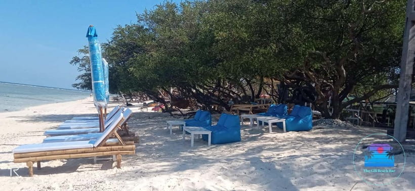 Gili Trawangan: The Beach Bar - Sunbed with Cocktail & Chill - What the $13 price really covers