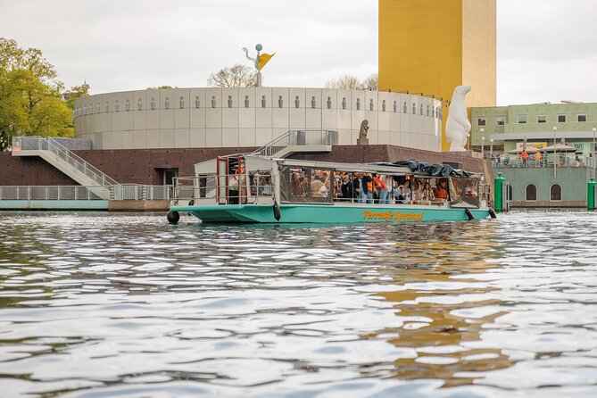 Groningen: Terrace Boat Experience with a Cozy Bar: 1 hour - Groningen Museum: bold architecture from the water