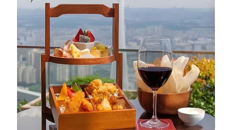 GuangZhou: 70 Floor RoofTop openair Bar, Sunset & Light Show - Is $80 good value?