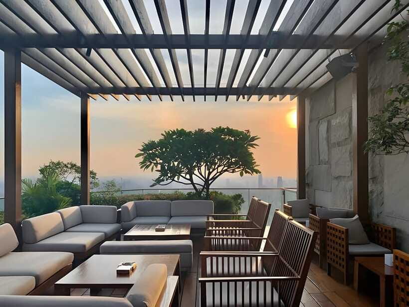 GuangZhou: 70 Floor RoofTop openair Bar, Sunset & Light Show - Timing, reservations, and practical planning