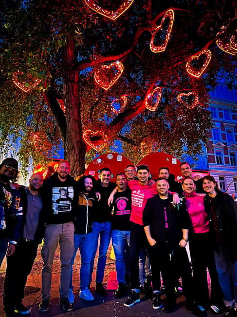 Hamburg: Pubcrawl & Nightlife Tour at St.Pauli - Meeting at Davidwache and starting with a shot