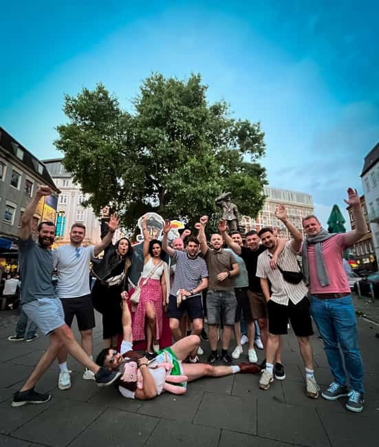 Hamburg: Pubcrawl & Nightlife Tour at St.Pauli - Four hours through St. Pauli’s changing moods