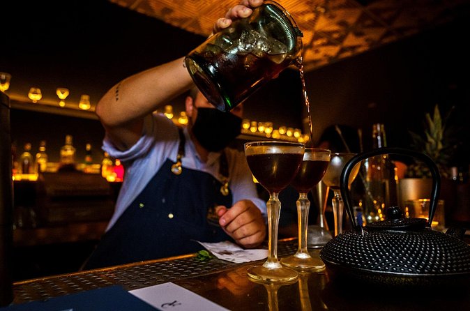 Hidden Cocktail Crawl in Chinatown - Food, drinks, and pacing across four hours