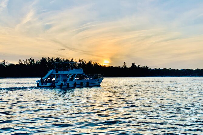 Hip Hop adult only Party Boat with Unlimited drinks& sand-bar - Sailing with drinks, fruit, and loud music