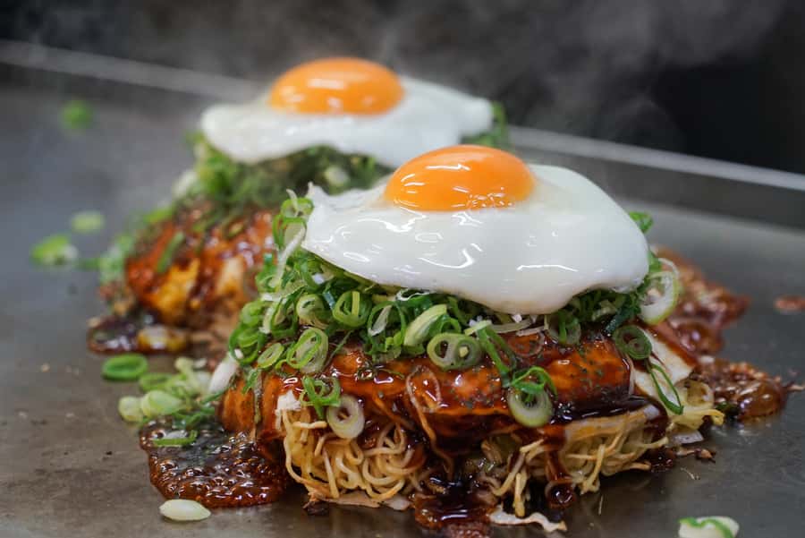 Hiroshima: Bar Hopping Food Tour - First stop: Hiroshima-style okonomiyaki