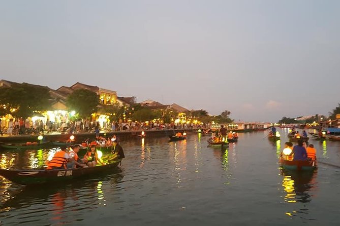 Hoi An Nightlife Tour with Hoi An Ancient Walking Tour, Boat Ride, Night Market - How crowded conditions affect the evening