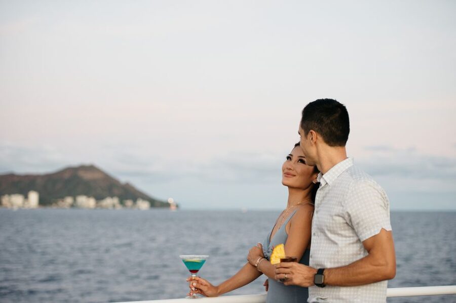 Honolulu: Waikiki Sunset and Cocktail Cruise - Sunset views, photos, and the Diamond Head moment