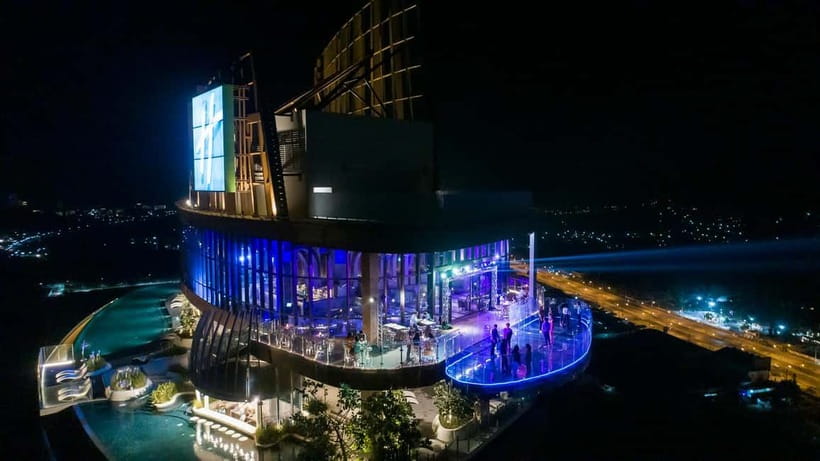 Hua Hin: Vana Nava Sky Bar Rooftop at Holiday Inn - Who Will Enjoy This Most