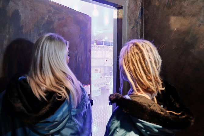 Ice Bar Tour in Melbourne with Cocktails - Getting dressed for the cold