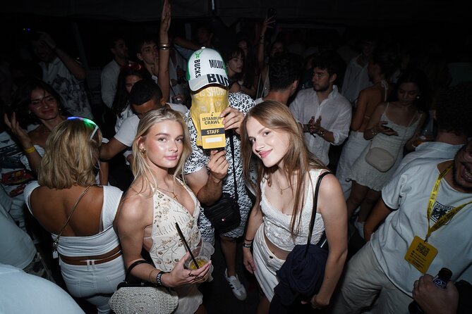 Istanbul Nightlife Pub Crawl: 4 Venues, 4 Shots - Group size, atmosphere, and personal space