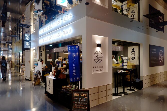Japanese Sake & AI Leisurely Tasting Plan at Kubota Sake Bar - The matched pour and snack plate