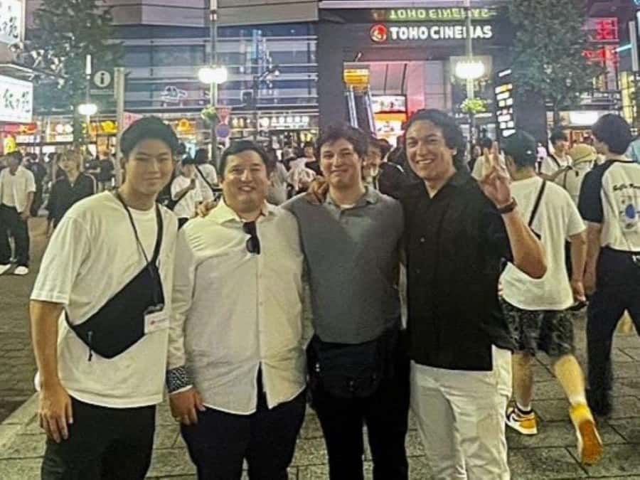 Kabukicho bar hopping & grab a bite tour - Hanazono Shrine brings a quiet pause