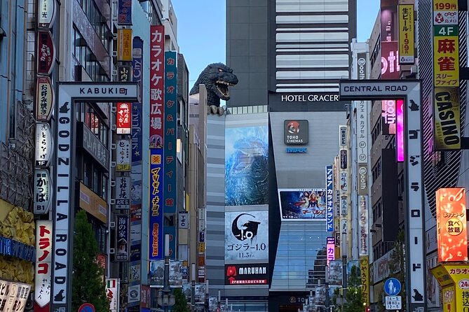 KABUKICHO DEEP TOUR + DINNER & BAR HOP w/local certified guide - Kabukicho gates, Godzilla, and the theater district