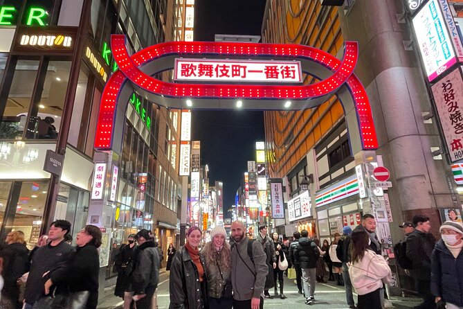 KABUKICHO DEEP TOUR + DINNER & BAR HOP w/local certified guide - The darker side of central Kabukicho