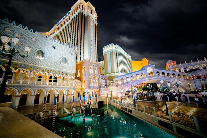 Kings of Vegas: Mobsters and Casinos Highroller Speakeasy Crawl - Commonwealth brings an old-school speakeasy mood