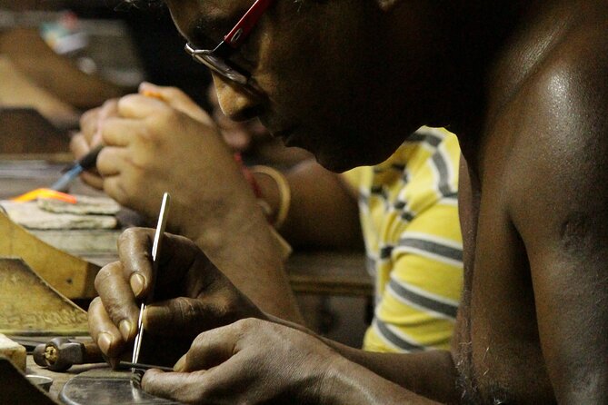 Kolkata Midtown Madness- A Street Food & Nightlife Tour - Kathi rolls and the practical side of eating on foot