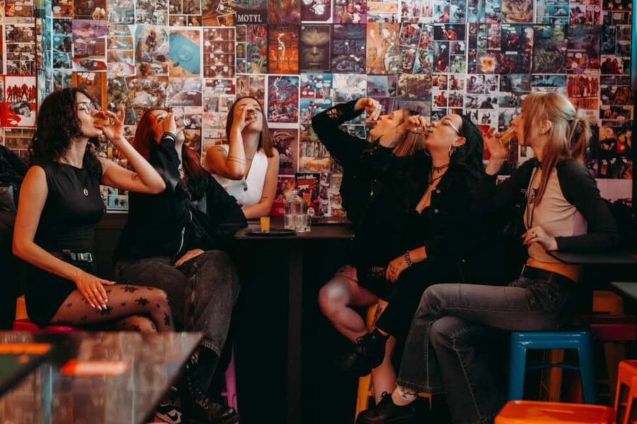 Krakow: 6 pm Tipsy Bar Tour With Karaoke+Twist (Thu-Fri-Sat) - Meeting the guide at Bracka 4