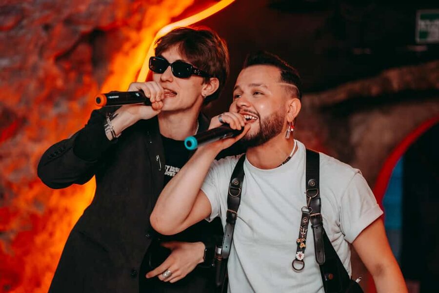 Krakow: 6 pm Tipsy Bar Tour With Karaoke+Twist (Thu-Fri-Sat) - The best fit for solo visitors, couples, and groups