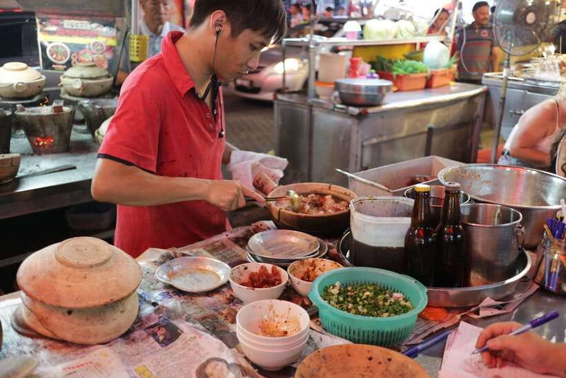 Kuala Lumpur: Nightlife Street Food Tour with 6 Tastings - Beef meatballs from a 70-year-old establishment
