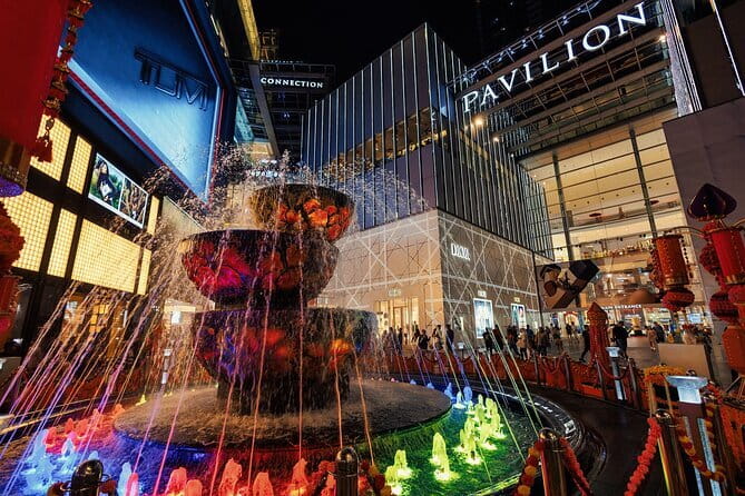Kuala Lumpur: Nightlife Walking Tour with Local Guide - Shopping streets and the Liuli crystal fountain